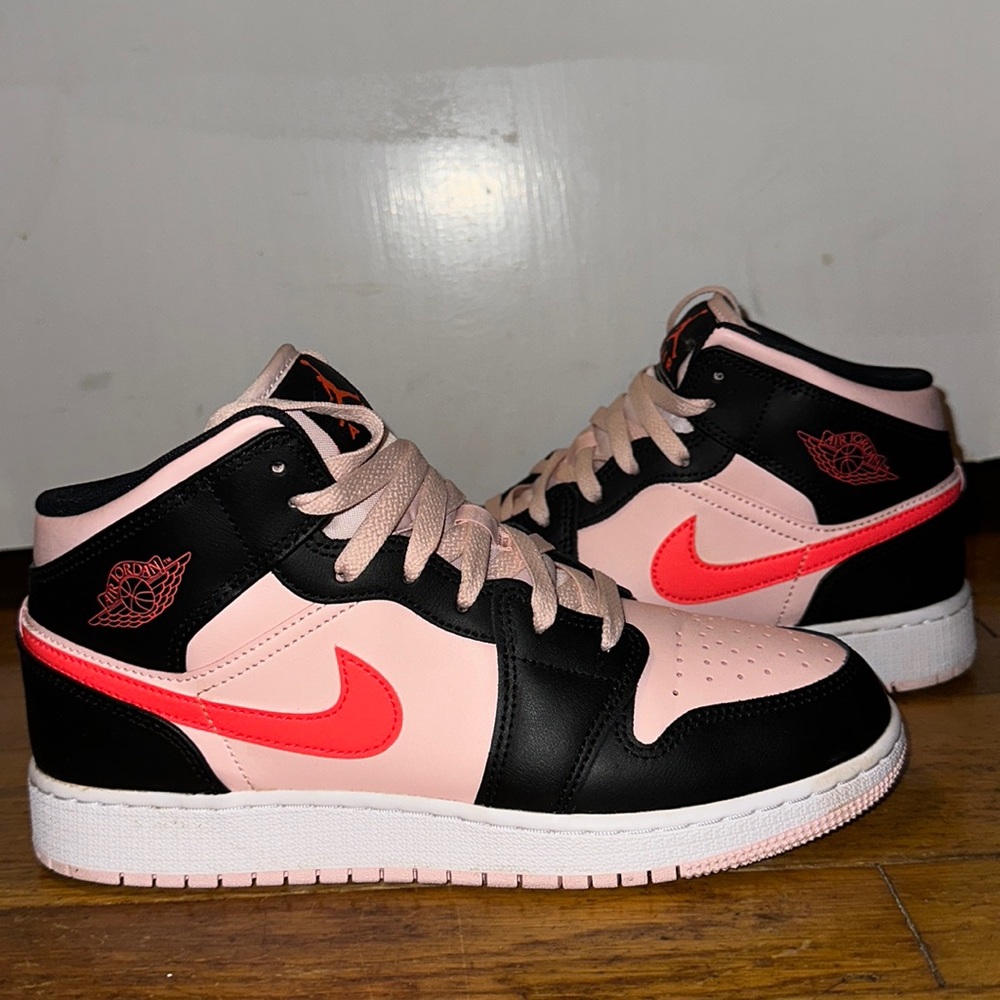 Nike Air Jordan 1 Mid Shoes